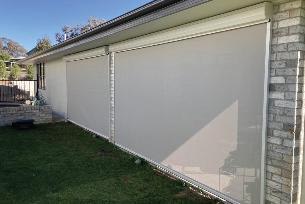 DF Installations awnings enclosing an outdoor entertainment area for a home in Canberra